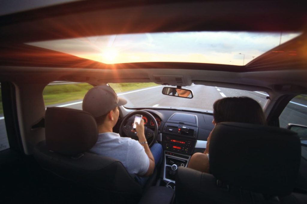 Practice These Tips To Stop Your Distracted Driving