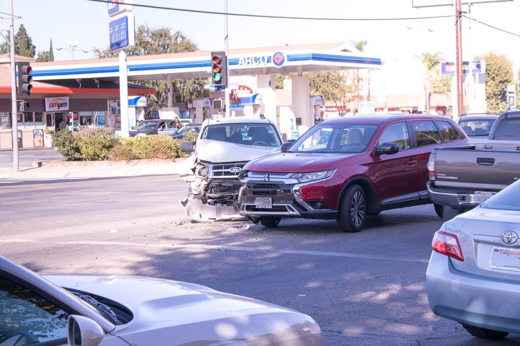 Orlando, FL – Car Crash with Injuries at Turkey Lake Rd and W Sand Lake Rd